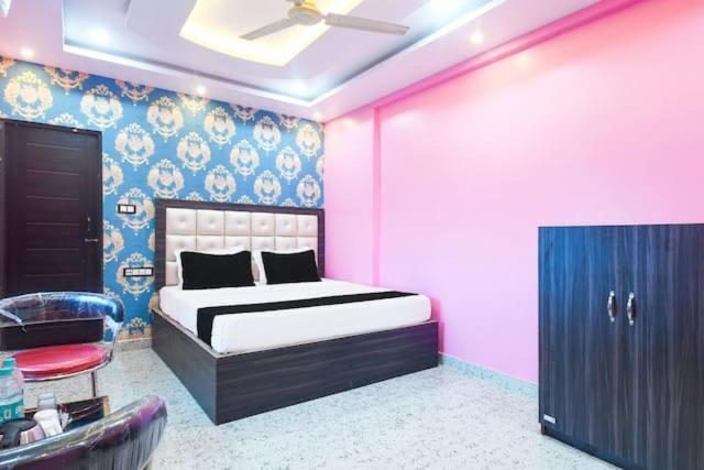 Shyam Enclave ! Hotel Puri